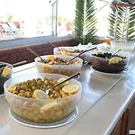 Sun And Sea تورغوتْريس