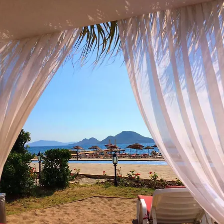 Sun And Sea Отель Тургутрейс