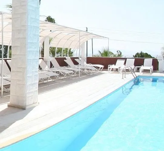 מלון Sun And Sea 3*