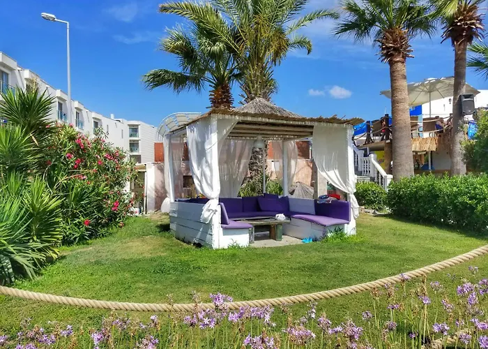 Sun And Sea מלון