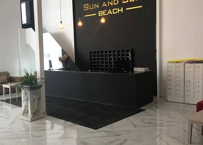 Sun And Sea מלון