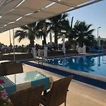 Sun And Sea מלון טורגוטריס