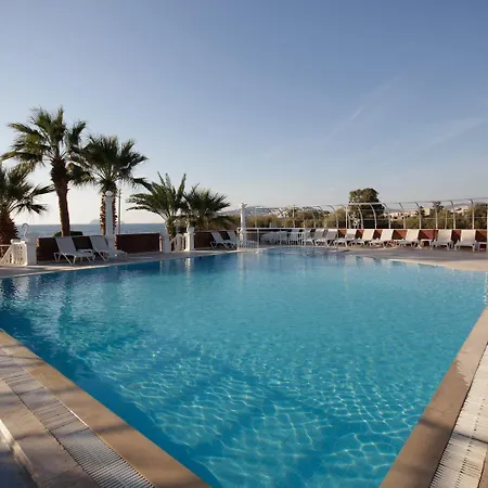 Sun And Sea 터그트레이스