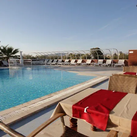 Sun And Sea 터그트레이스